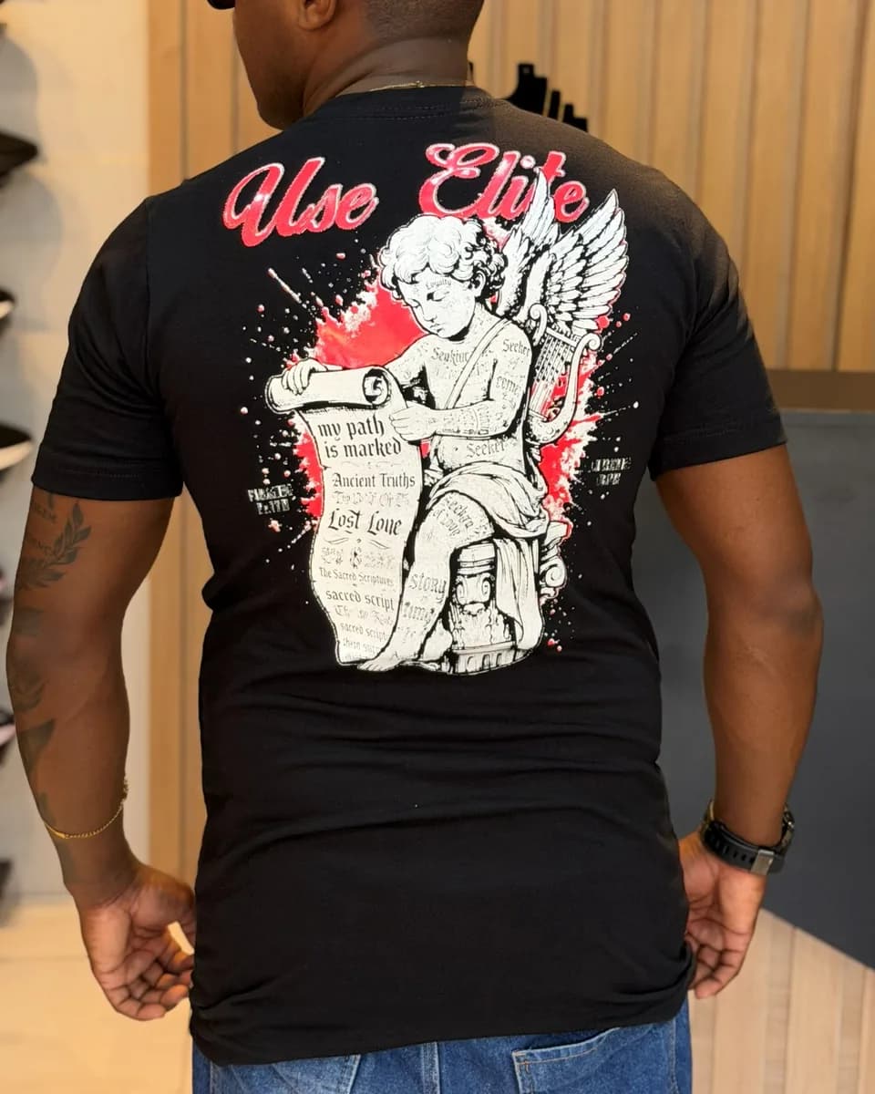 Camiseta Preta Estampa Anjo e Pergaminho Use Elite