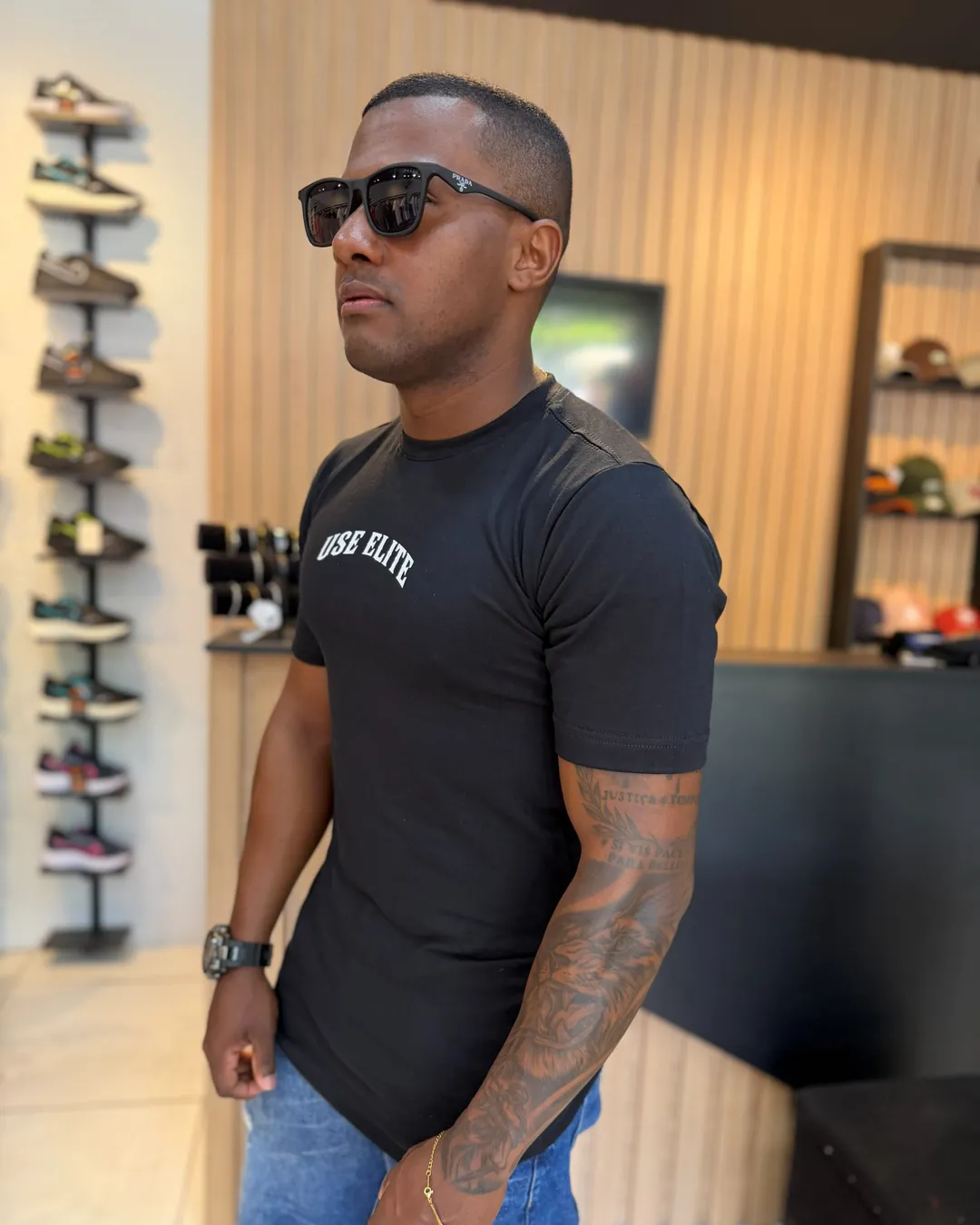 Camiseta Preta Estampa Anjo em Oração Use Elite, foto 3