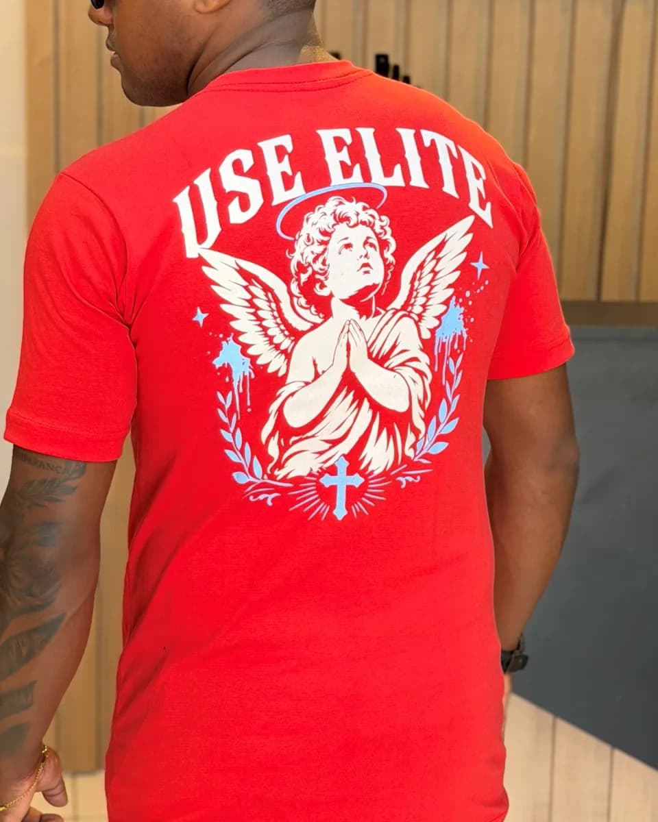 Camiseta Vermelha Estampa Anjo em Oração Use Elite