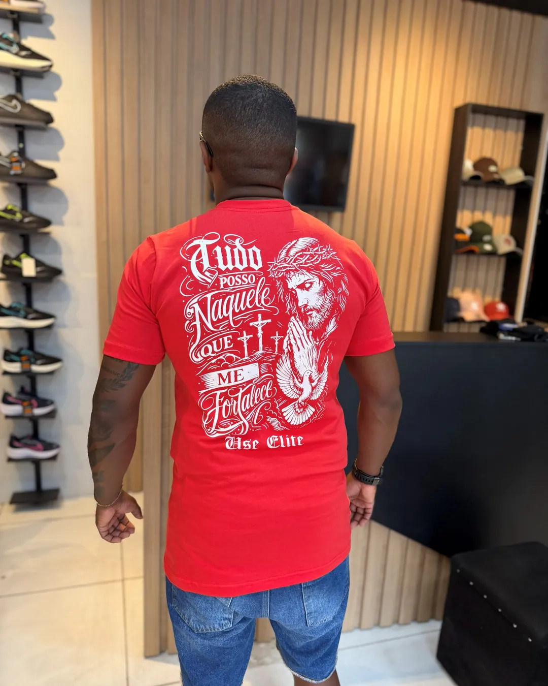 Camiseta Vermelha Estampa Tudo Posso Use Elite, foto 3